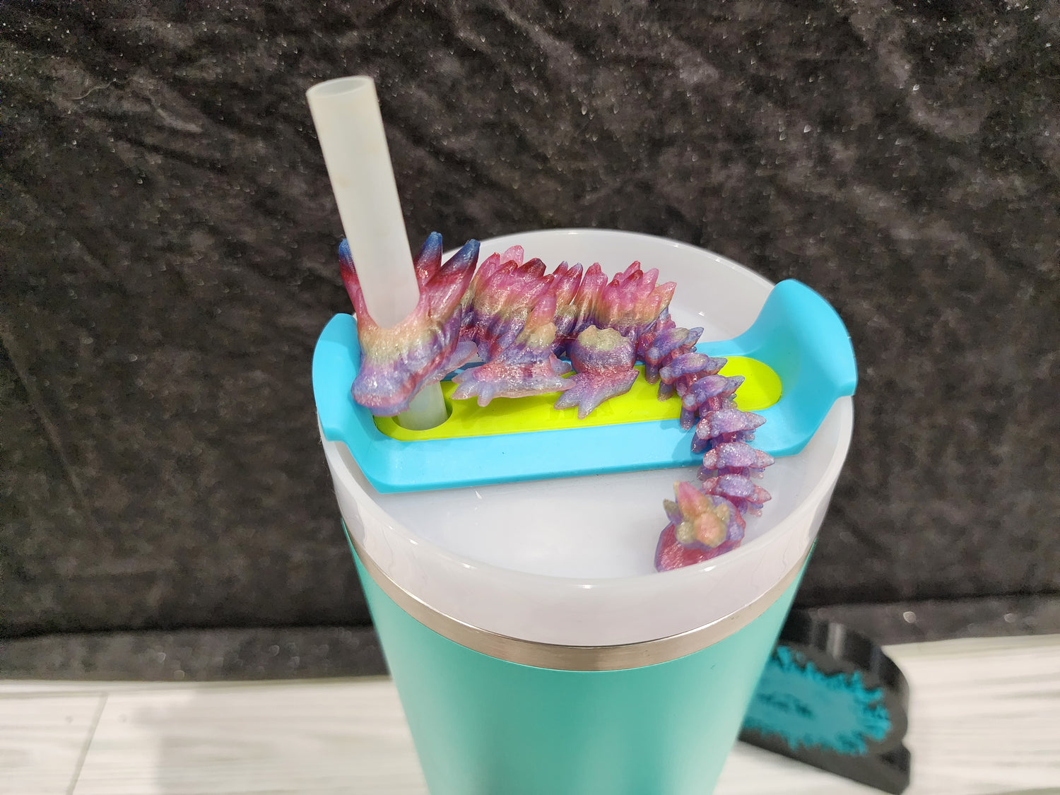 Straw Pets & Toppers