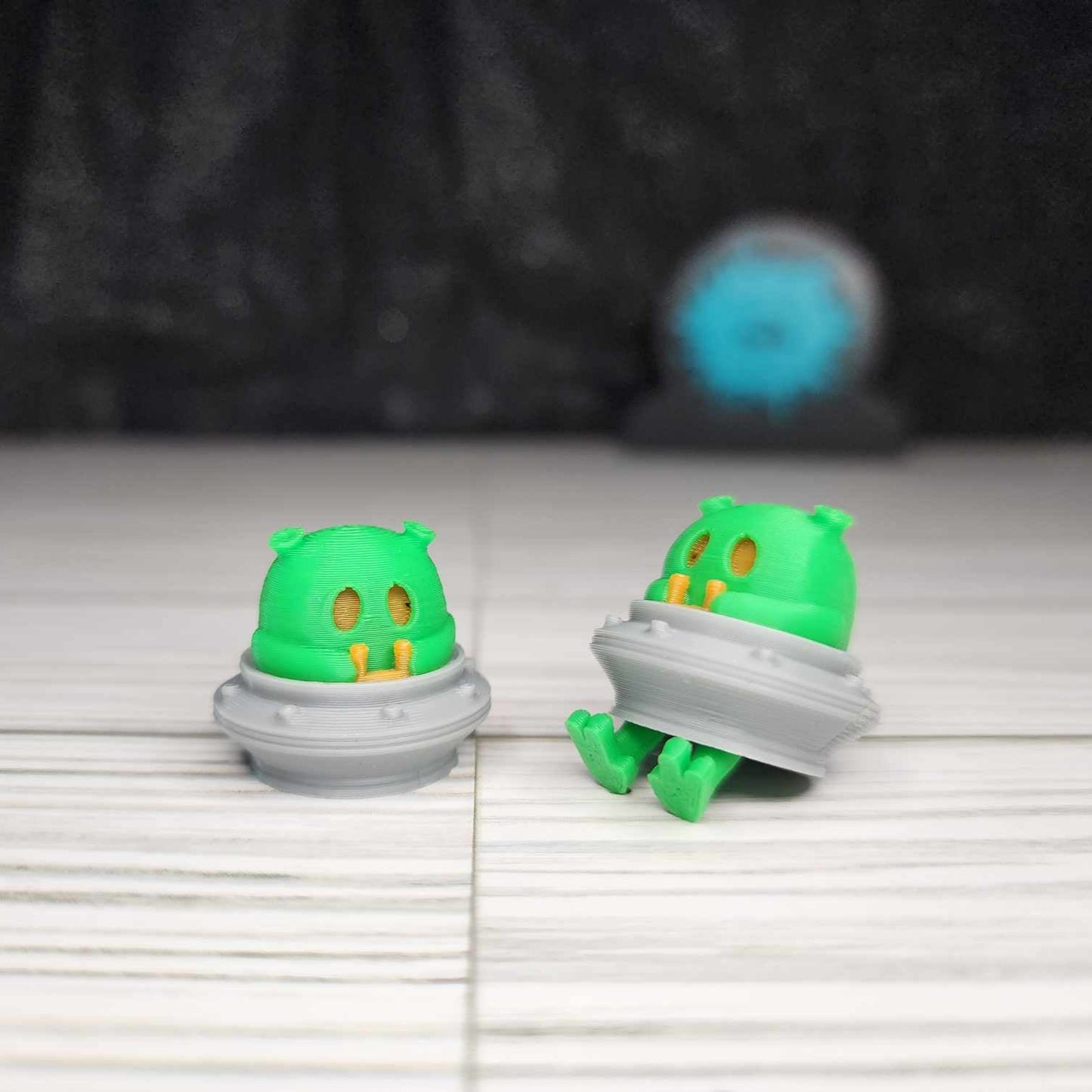 Tiny Flexi Alien in spaceship 3D Print